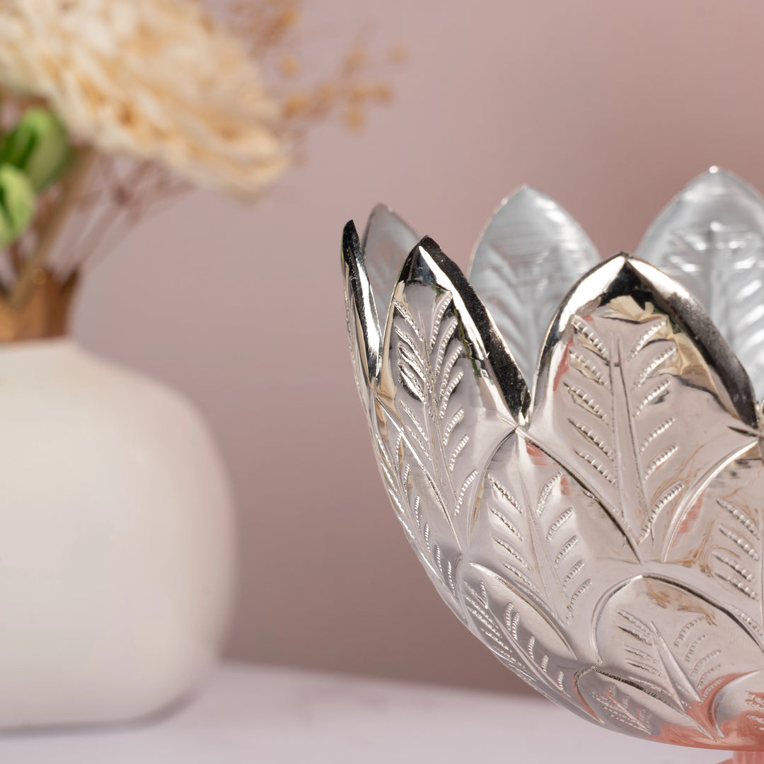 Decorative Resin Stand Bowl