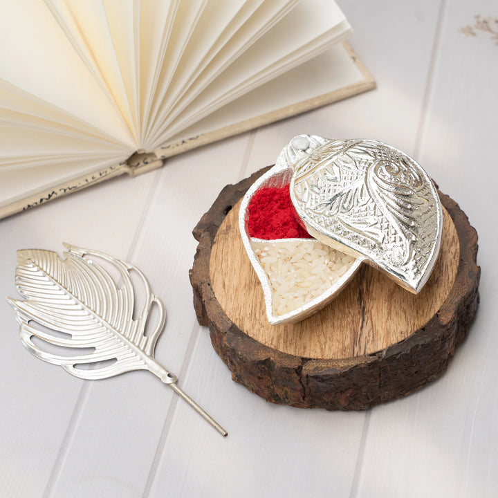 Feather Tilak Dani Set