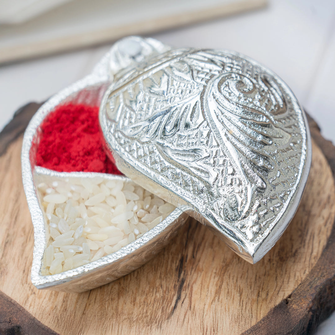 Feather Tilak Dani Set