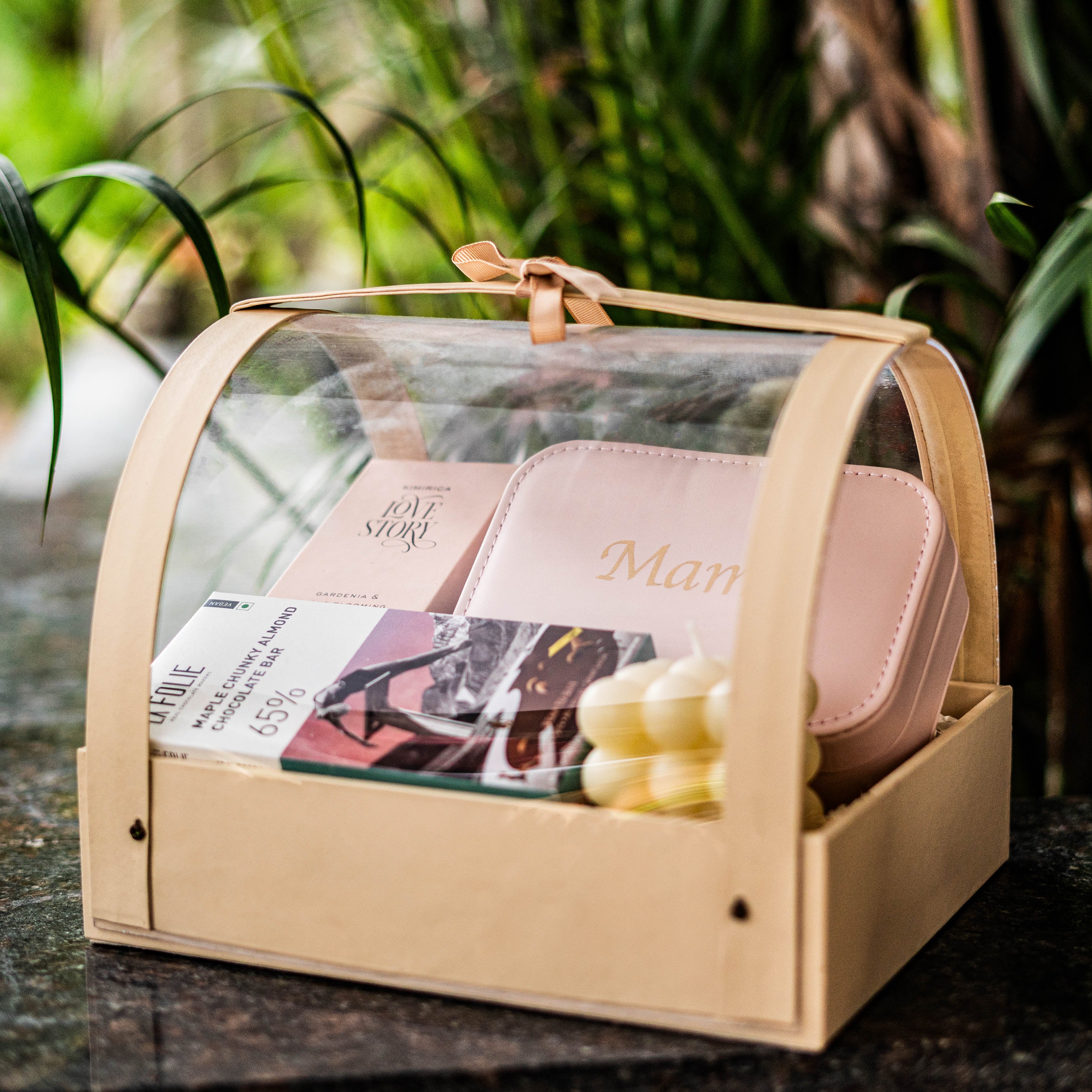 luxury-gift-hampers-for-mom-2.webp